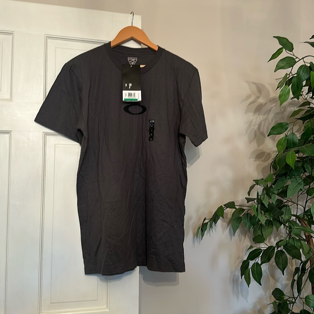 Oakley t shirt NWT